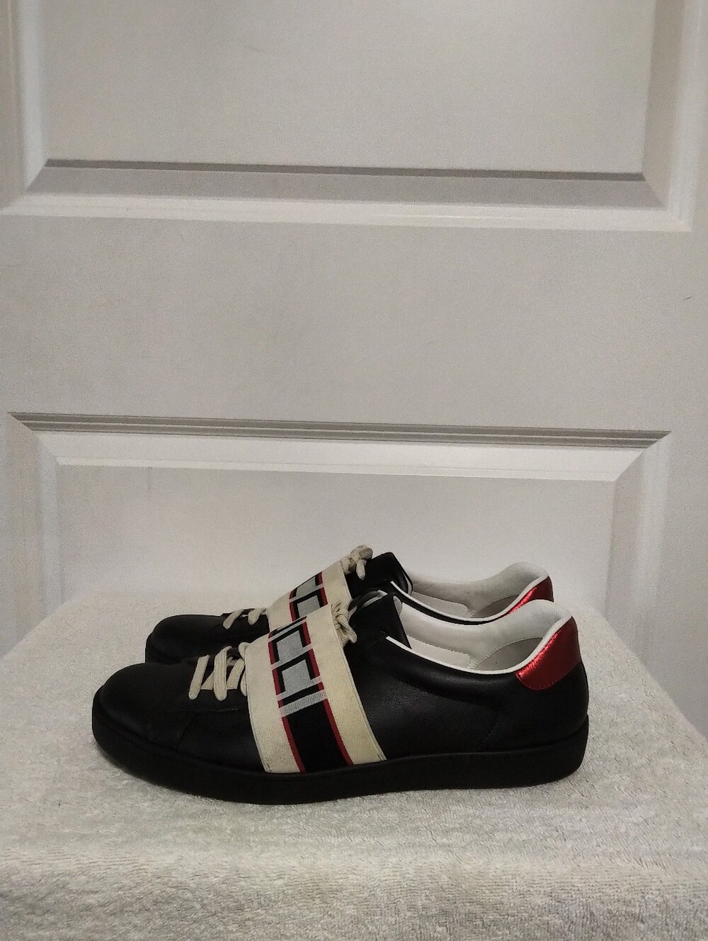 Authentic Gucci Ace Black Leather Stripe Sneakers Unisex- Size 8/ Fits Men 9